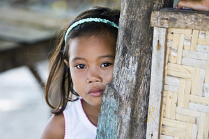 Mädchen mit traurigem Blick, Lombok, Indonesien