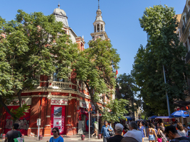 Menschen bummeln in der Altstadt, Santiago, Chile