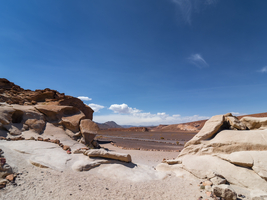 Gesteinsformationen bei den alten Petroglyphen in Atacama Wüste, Chile