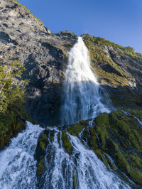 Wasserfall an der Bucht der letzten Hoffnung, Fjorde und Berge, Puerto Natales, Patagonien, Chile
