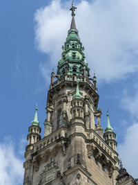 Altes prunkvolles Rathaus mit Türmen und Kupferdächern, Neorenaissance , Liberec, Tschechien
