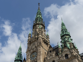 Altes prunkvolles Rathaus mit Türmen und Kupferdächern, Neorenaissance , Liberec, Tschechien