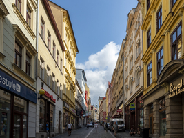 Straße mit Altbauten, Pražská, Liberec, Tschechien