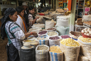 Säcke auf Markt in Otavalo, Ecuador