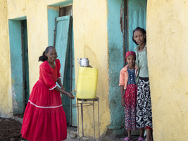 Arme fröhliche Menschen an der Straße, Axum, Äthiopien, Afrika