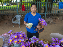 Blumenverkäuferin, Sri Lanka