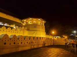 Zahntempel bei Nacht, Sri Dalada Maligawa, Kandy, Sri Lanka