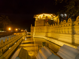 Zahntempel bei Nacht, Sri Dalada Maligawa, Kandy, Sri Lanka