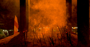 Anzünden von Räucherstäbchen und Rauch, mystisch, Zahntempel, Sri Dalada Maligawa, Kandy, Sri Lanka