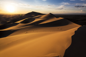 Hongor sand dune with sun, Gobi desert, Mongolia