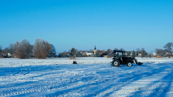 Sledge ride with tractor, winter fun, village in Spreewald, Bandenburg, Germany