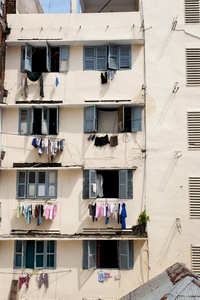 Hinterhaus in Saigon, Wäsche am Fenster, Ho-Chi-Minh-Stadt, Vietnam