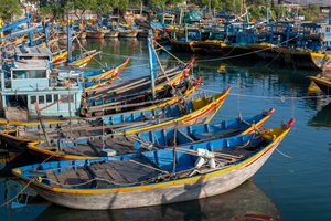 Boote im Haafen am Fluss, Phan Tiet, Vietnam