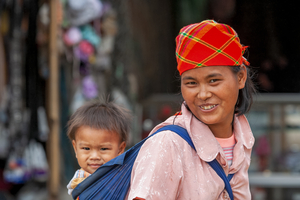 Frau von Minoritäten mit Kleinkind, Vietnam