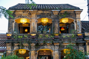Restaurant mit alter Fassade, in Hoi An, Vietnam