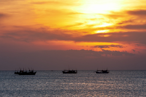 Sonnenuntergang und Fischerboote, Phu Quoc, Vietnam