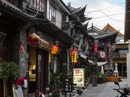 Altstadt Straße mit chinesischen Dächern, Dali, Yunnan, China