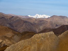 Gelbe Berge im Hochland von Tibet, China