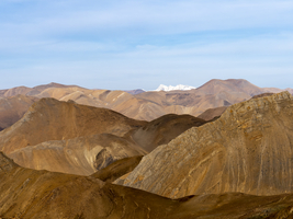 Gelbe Berge im Hochland von Tibet, China