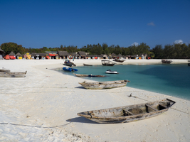 Beach and bay with boats and huts, Kwenda, Zanzibar, Tanzania